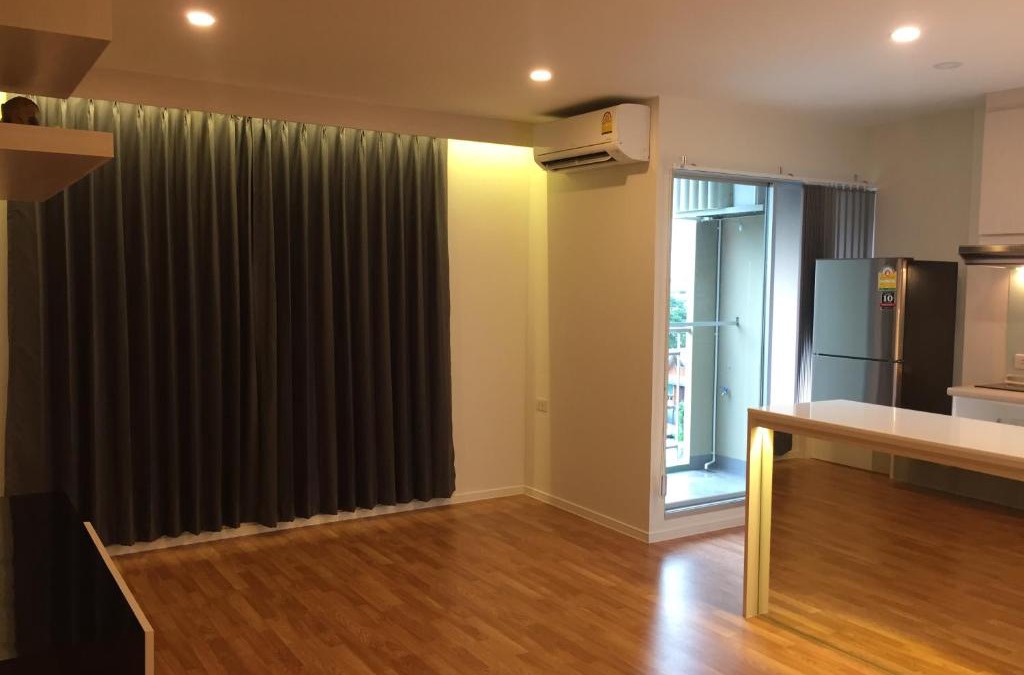 Phasi Charoen Apartment | Family Room Bangkok