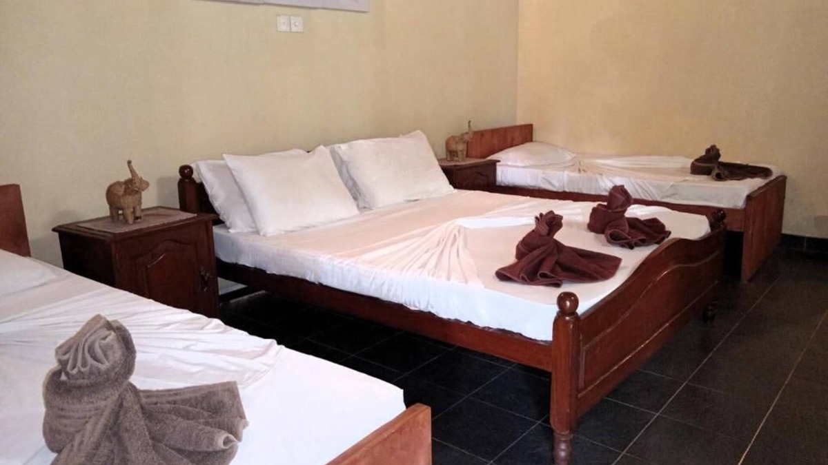 Habarana Cabin | Family Room - Eagles Wing's GuestHouse