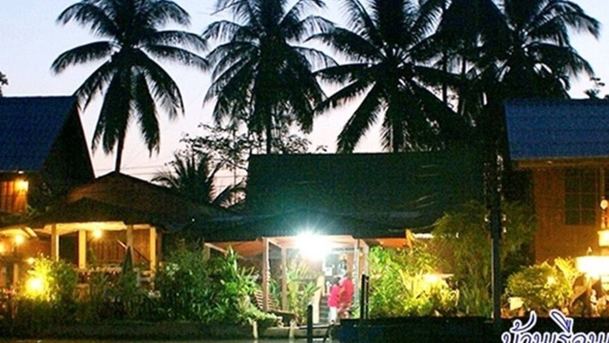 Suan Luang House | Family ROOM Riverside Homestay in Ampawa