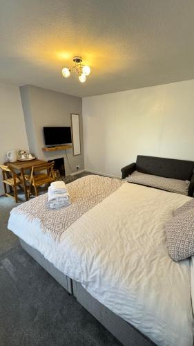 Patchway House | Family room, Shared House