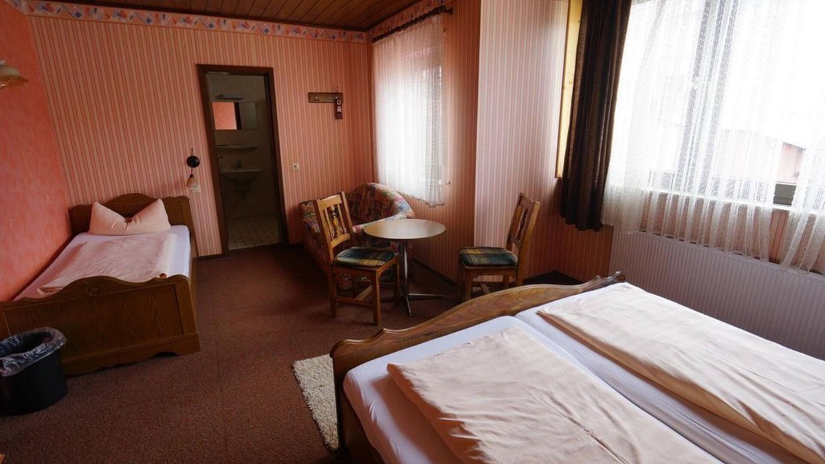 Gemuenden House | Family Room, Shower, Toilet, Standard - Hotel Restaurant Gemünden