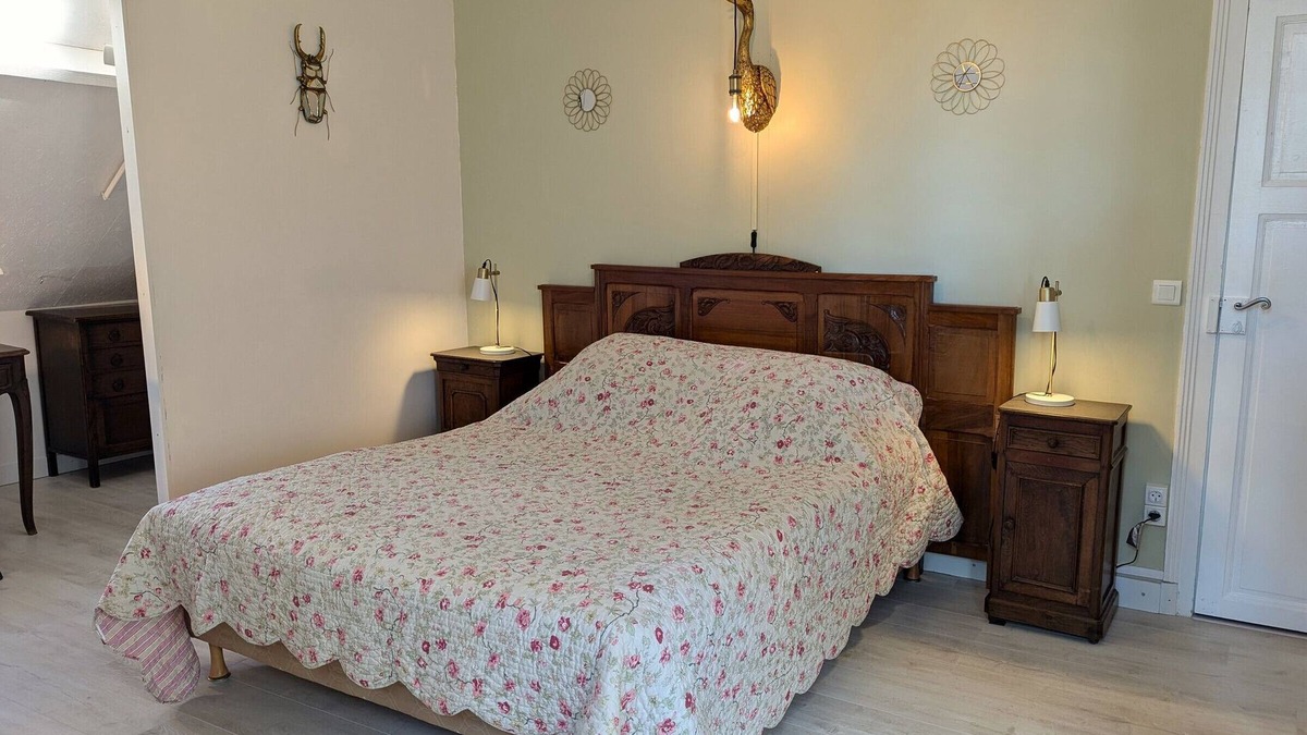 Ligny-le-Ribault Bed & Breakfast | Family room with Wi-Fi, breakfast, and shared area