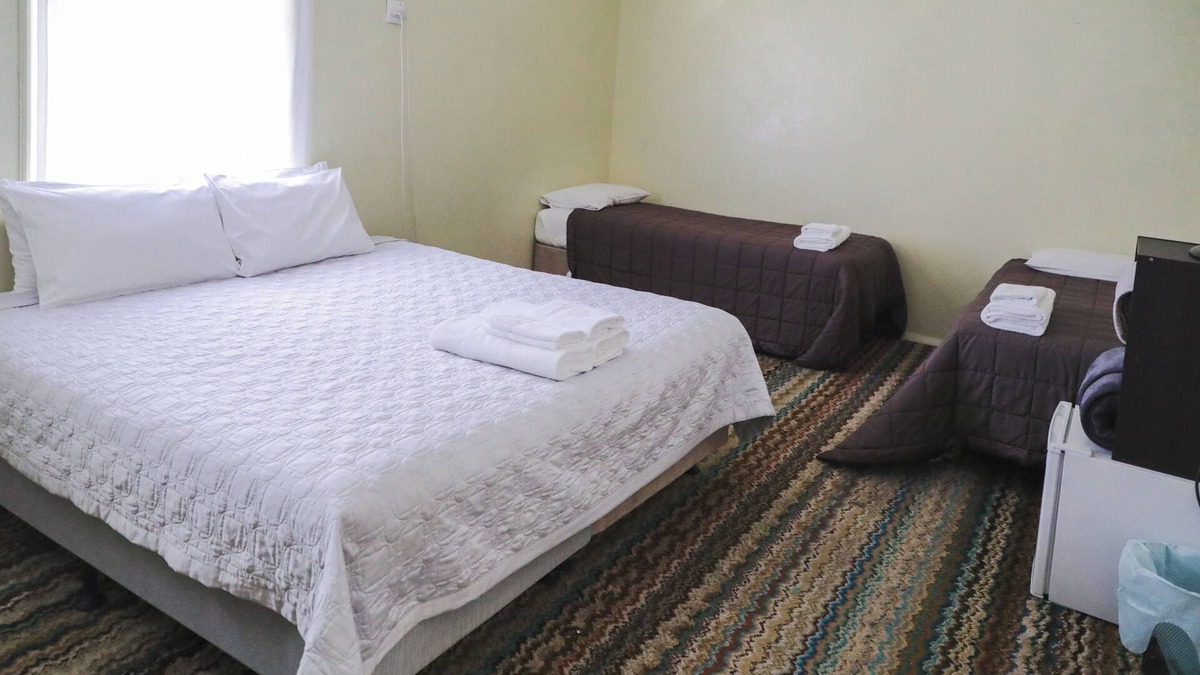 Capertee Hotel | Family Room With Shared Bathroom