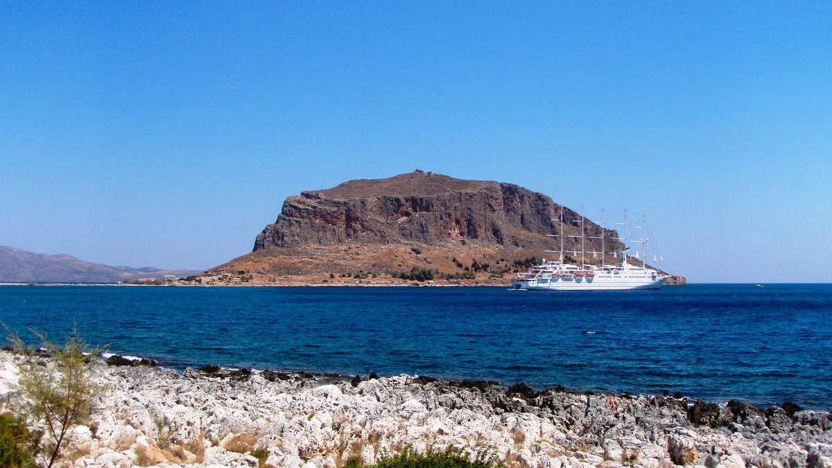 Monemvasia Hotel | Family room with view next to Monemvasia rock