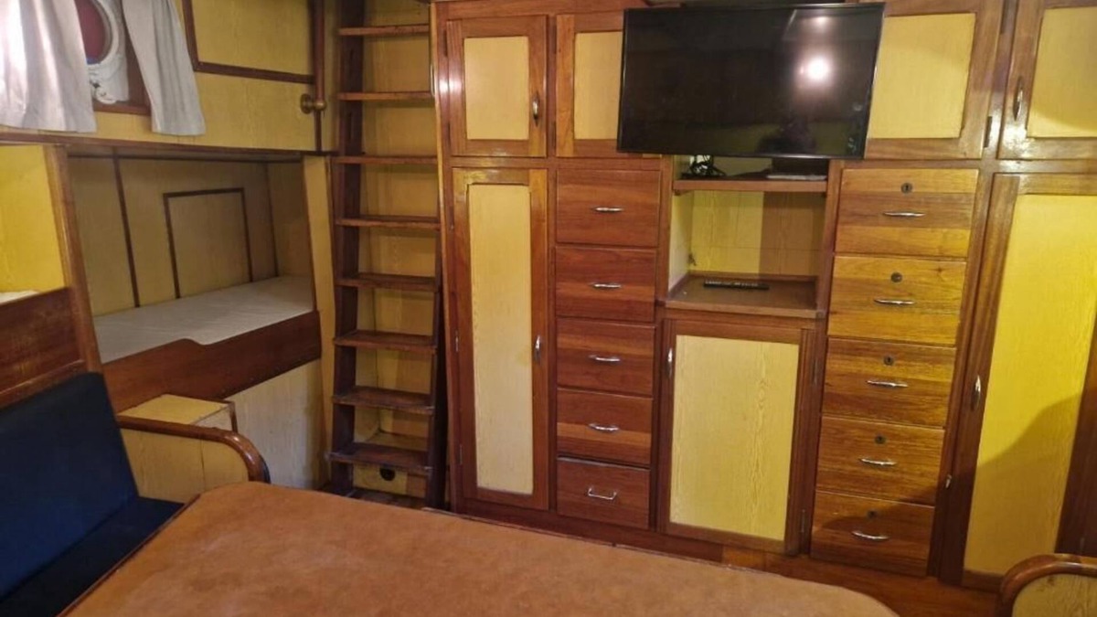 Sodertalje Boat Rental | Family Room Yacht