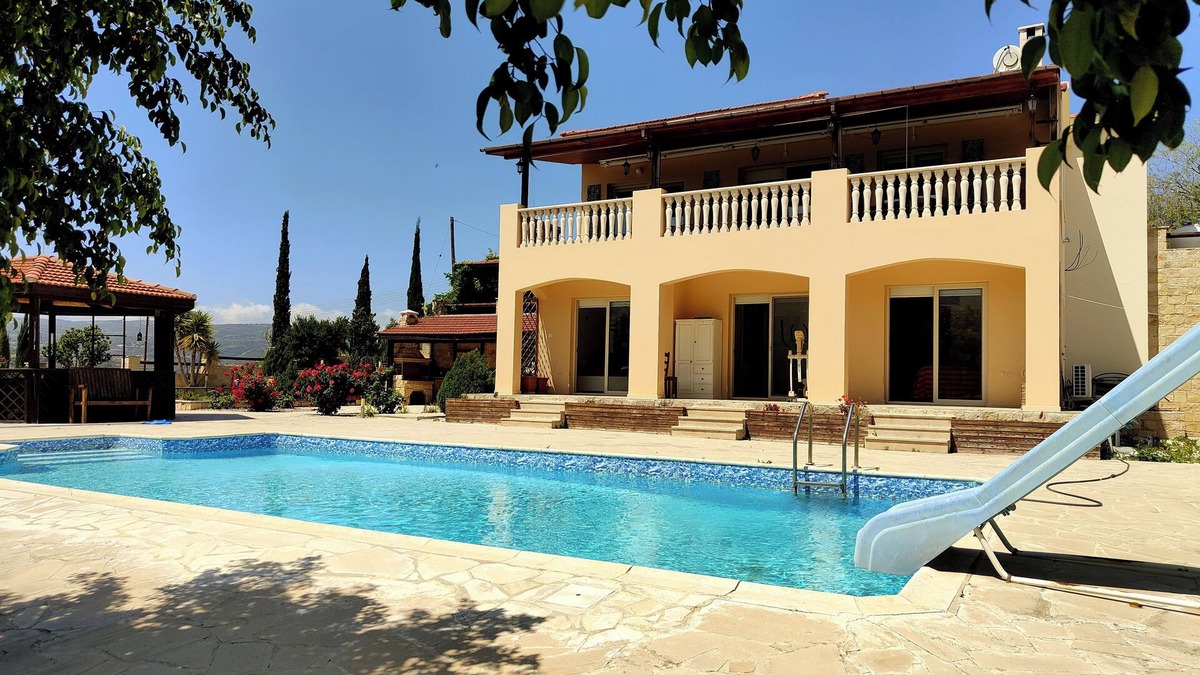 Pano Arodhes Villa | Family-sized charming villa with Large pool, BBQ area and table tennis