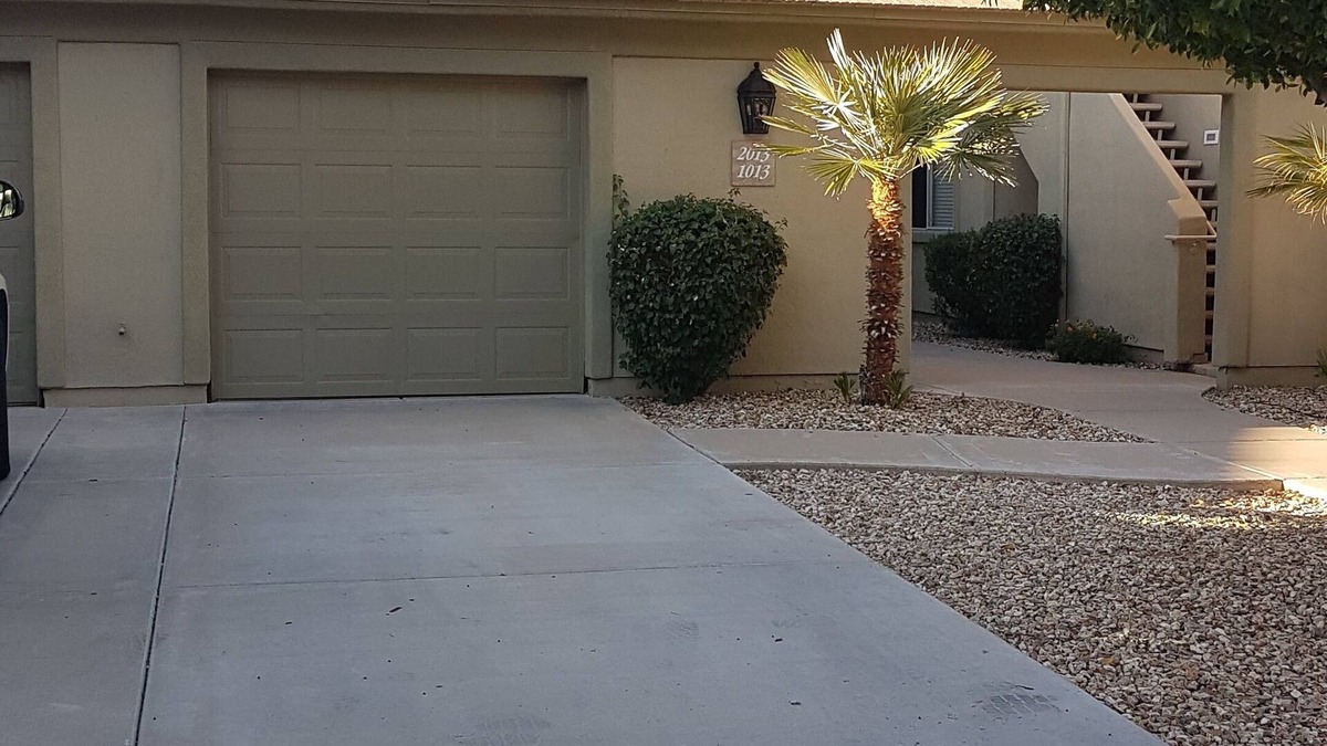 Arrowhead Ranch Condo | Family sized condo w/outdoor pool & hot tub