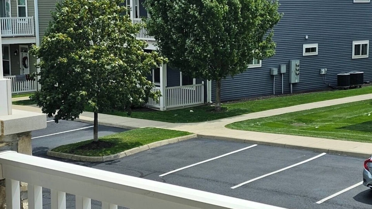 Delaware Condo | Family sized condo with bonus room and deck. Pet & Russian friendly.