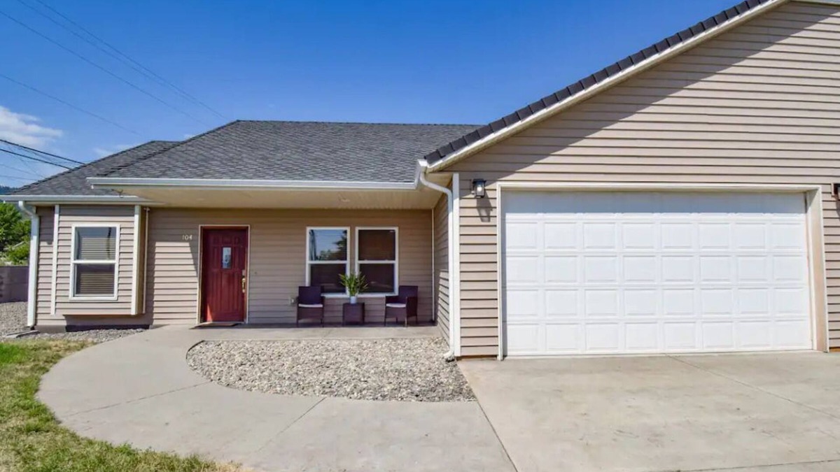 La Grande House | Family sized Crow's Nest "A"