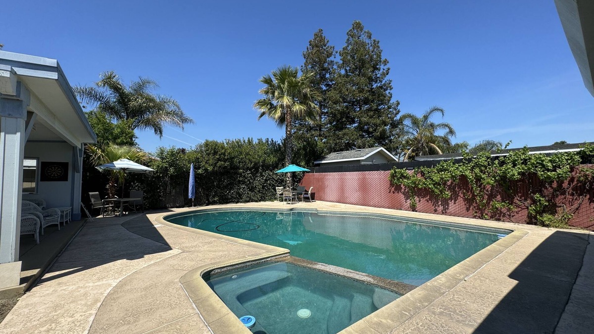 Atwater House | Family Sized home w/Pool, Pool table, ping pong & darts in a central location!