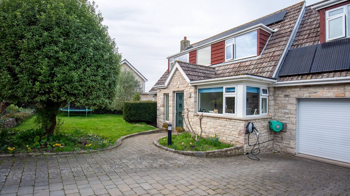 Swanage House | Family-sized house 5 minutes away from the beach