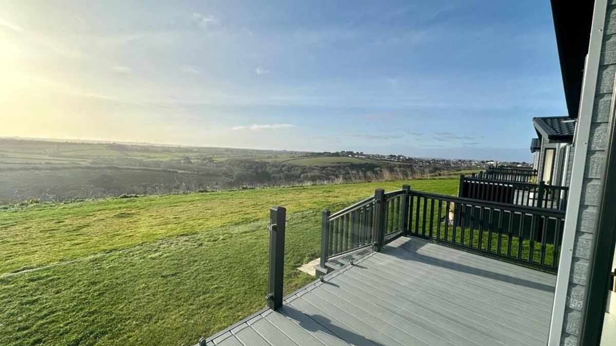 Newquay Cabin | Family sized lodge,Parkdean Newquay Holiday Park. Close to beaches & attractions