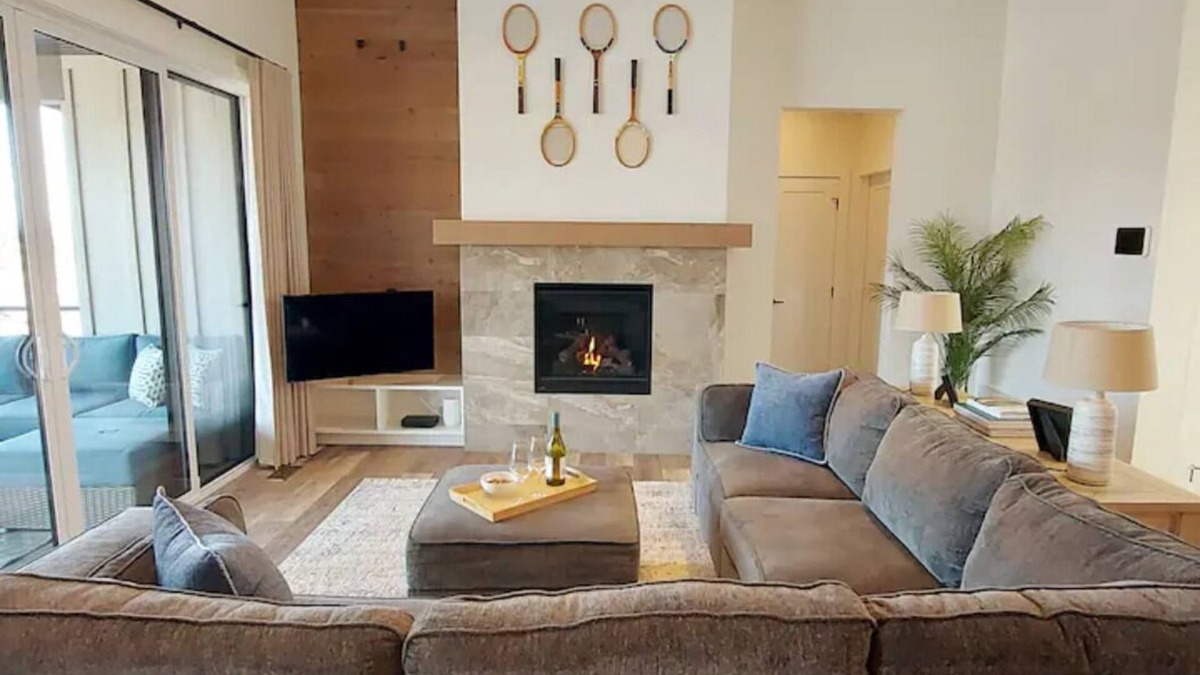 Vernon House | Family Sized Modern Farmhouse Luxury w/Golf Course Views. Pet-Friendly!