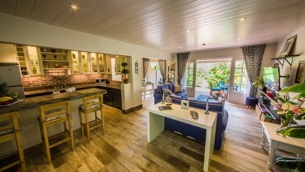Rodney Bay House | Family spot by beach w/pool