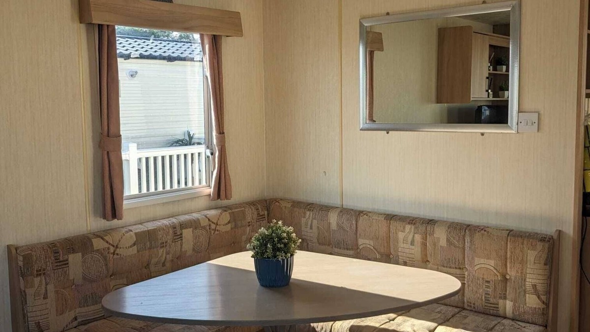 Hayling Island House | Family Static Caravan in Hayling Island – Sleeps 8 – Beach & Park Access