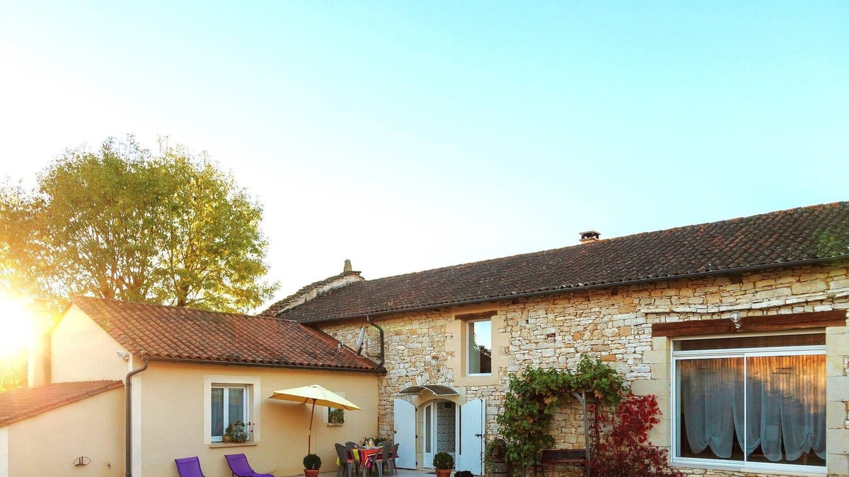 Saint-Medard House | Family Stay in Scenic Cazals