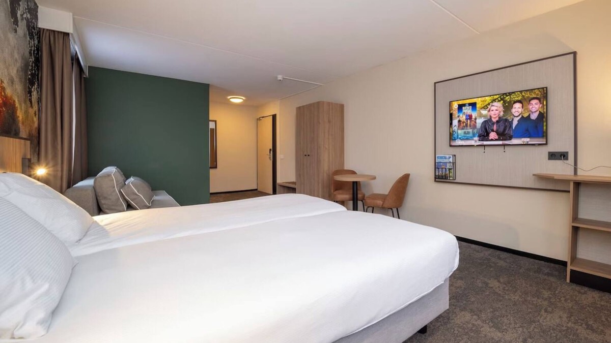 Arcen Hotel | Family Stay Near Castle Gardens Brewery and Arcen Parks Free Parking