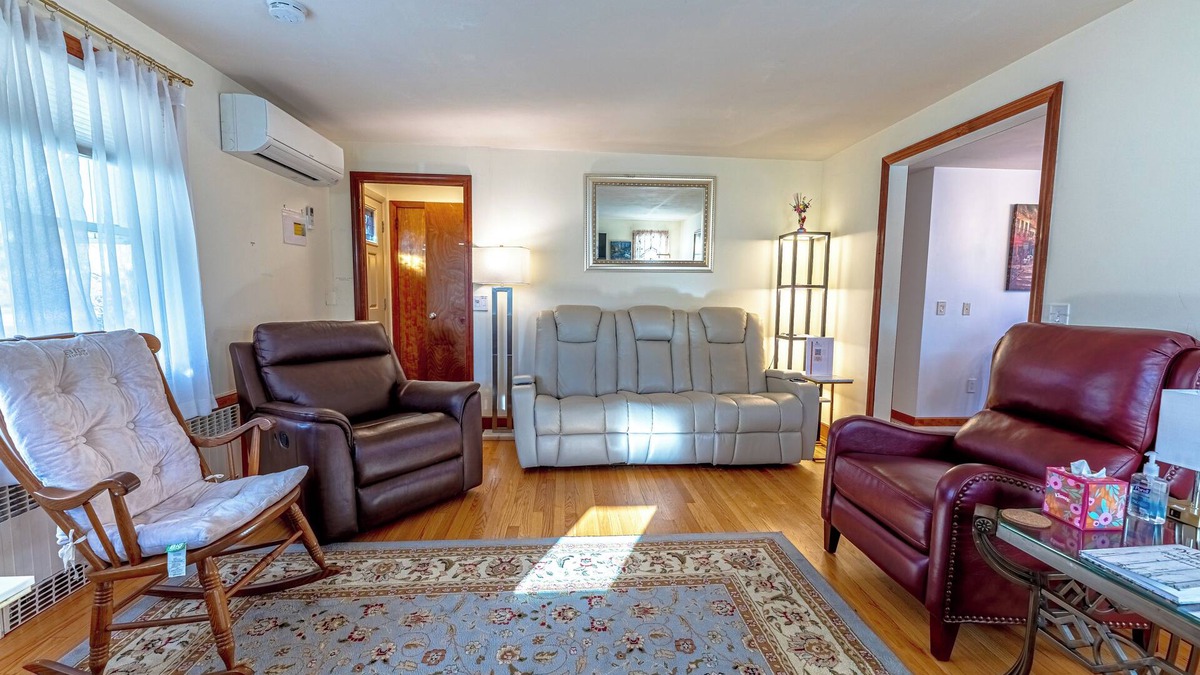 Middletown House | Family Stays: Middletown, CT