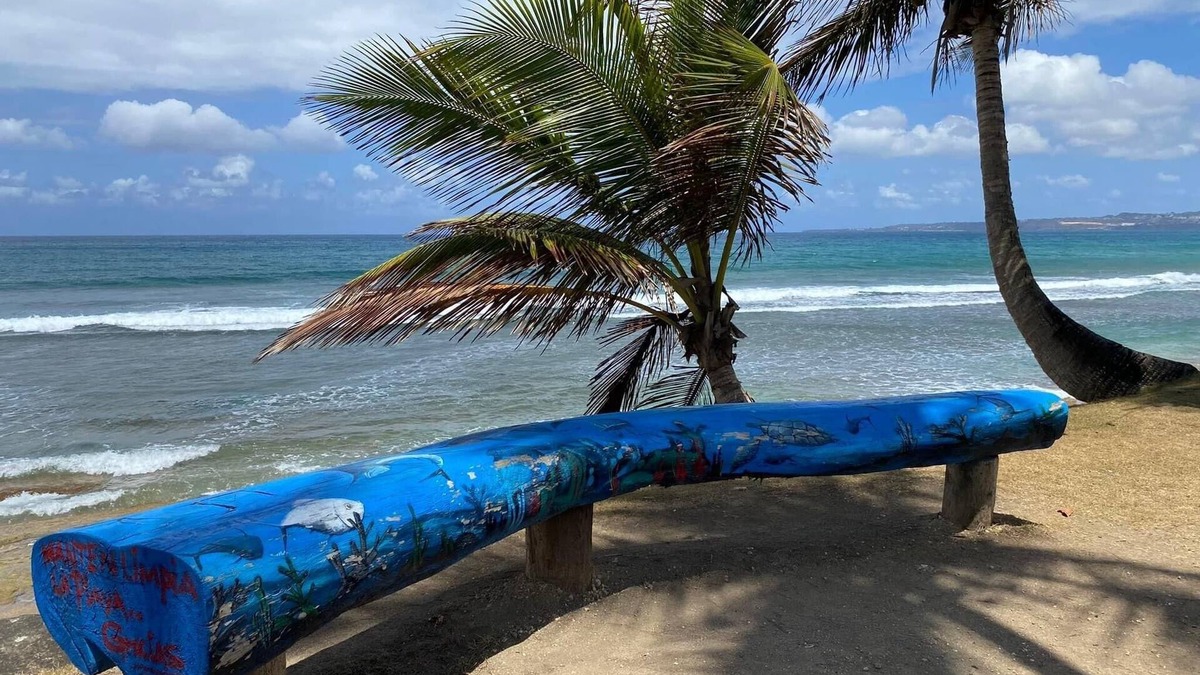 Guaniquilla House | Family style retreat -6 minutes tot he beach and restaurant bar strip