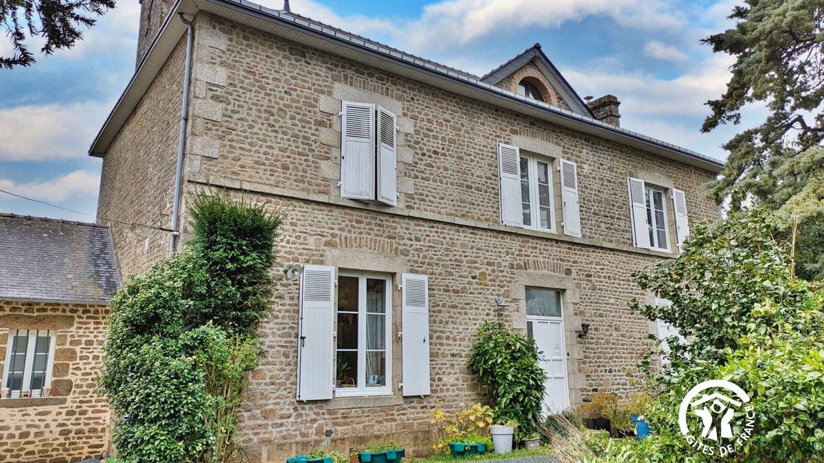 Niort-la-Fontaine Bed & Breakfast | Family Suite in Charming Historical Presbytery with Nature Trails