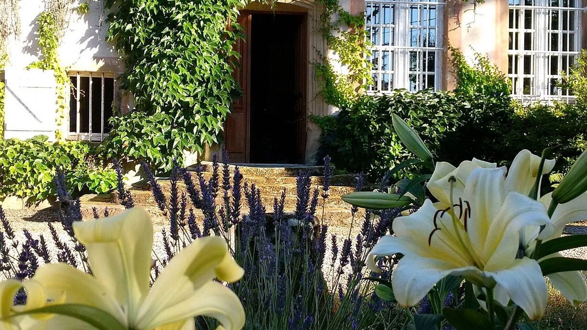 Aydoilles Bed & Breakfast | Family suite at Priory with park access and spacious rooms