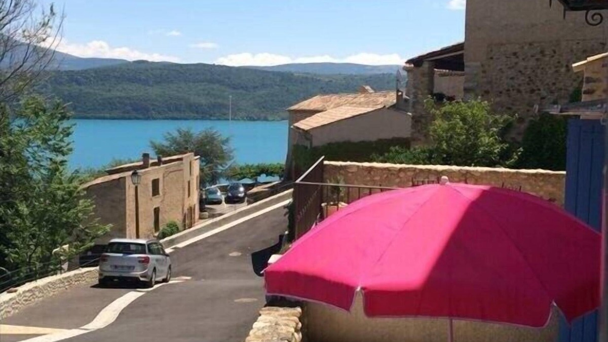 Sainte-Croix-du-Verdon House | Family, village and lake
