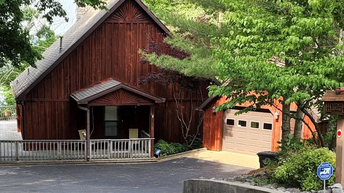 Scottsville House | Family Vaca walk path to Barren River Lake. Kayak/Canoes/dock