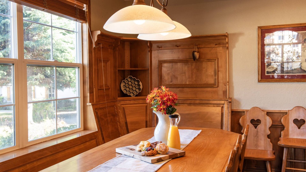 Midway Condo | Family Vacation Dog friendly , Heated In/Out Pool, Tubing & Ice Skating # 773