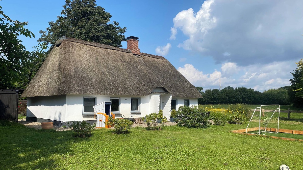 Boklund House | Family vacation in a thatched cottage