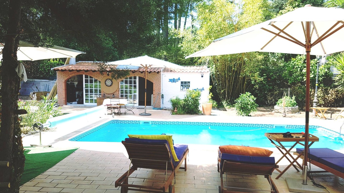 Castelo House | Family vila 15 people heated swimming pool , large garden, near beaches