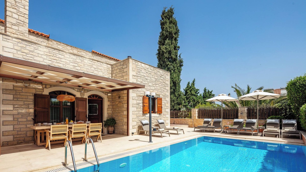 Atsipópoulon Villa | Family villa Elia with heated pool, 2 minutes walking to local amenities