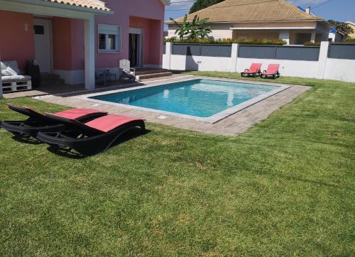 Charneca de Caparica e Sobreda House | Family Villa Pool & Beach