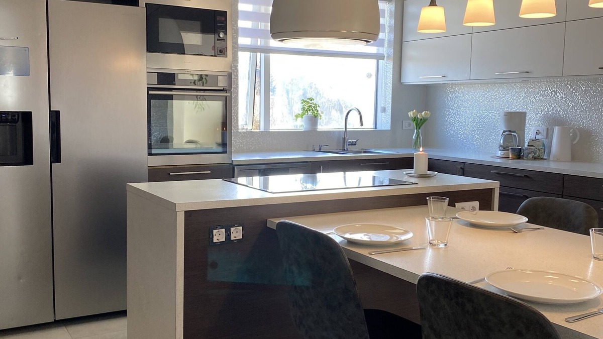Keflavik Villa | Family Villa w/hot tub. Beautiful and quiet neighbourhood.