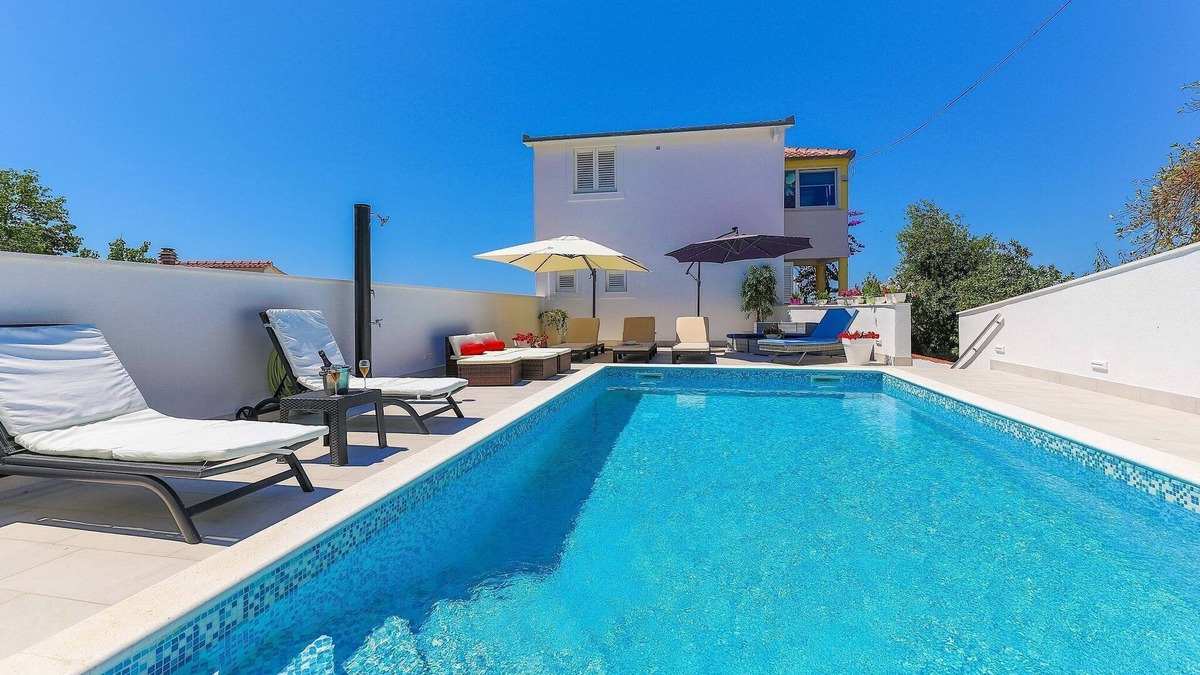 Businci Cabin | Family Villa with private pool and fantastic sea view for 12 people