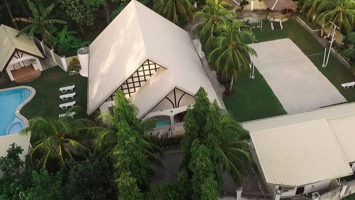 Looc Villa | Family villa with pool on Panglao Island close to beach and dive sites