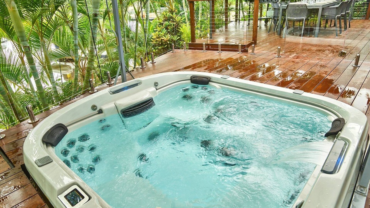Bundall House | Family Waterfront Escape - Pool, Heated Spa