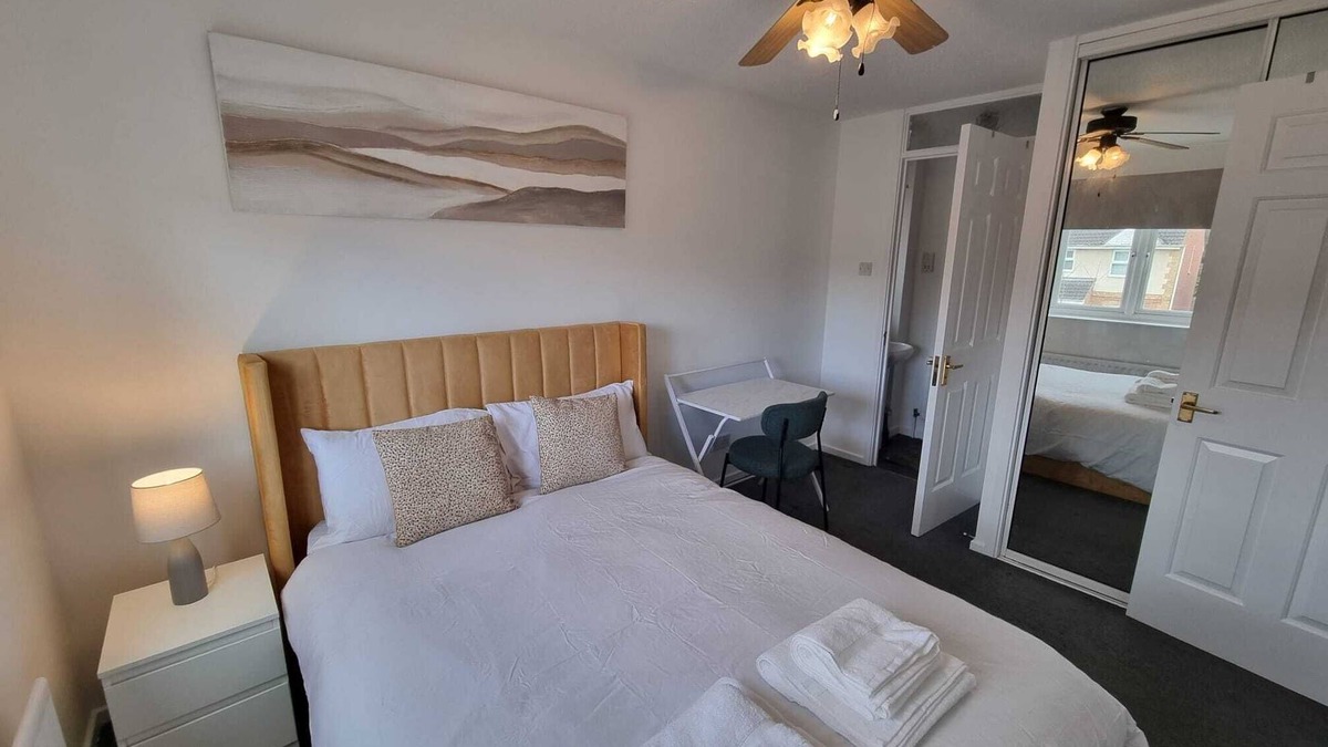Wainscot House | FamilyFriendly- Sleep5- FreeParking- PrivateGarden