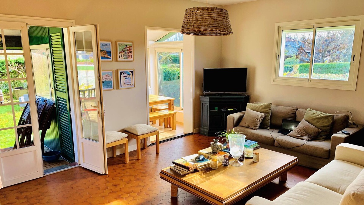 Ustaritz House | FamilyHouse in the Basque Country. Great garden to enjoy and closed great places