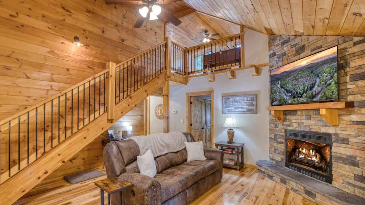 Morganton Cabin | Famtastico - Game room, pets, hot tub, fire pit
