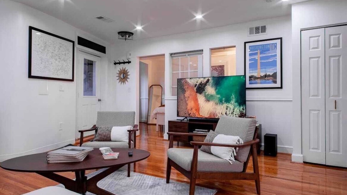 Truxton Circle Apartment | Fancy 1-BR in Central Location ⚜ Parking available
