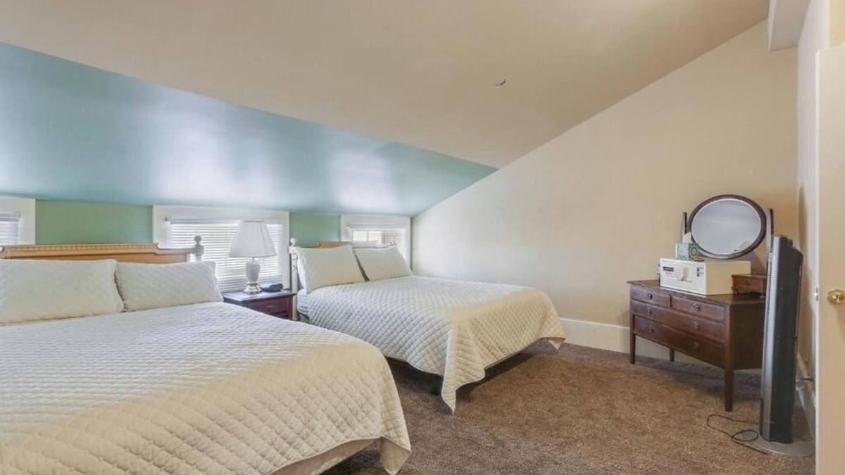 French Quarter Hotel | Fancy and Unique 2-Bedroom Stay – Classic New Orleans Charm