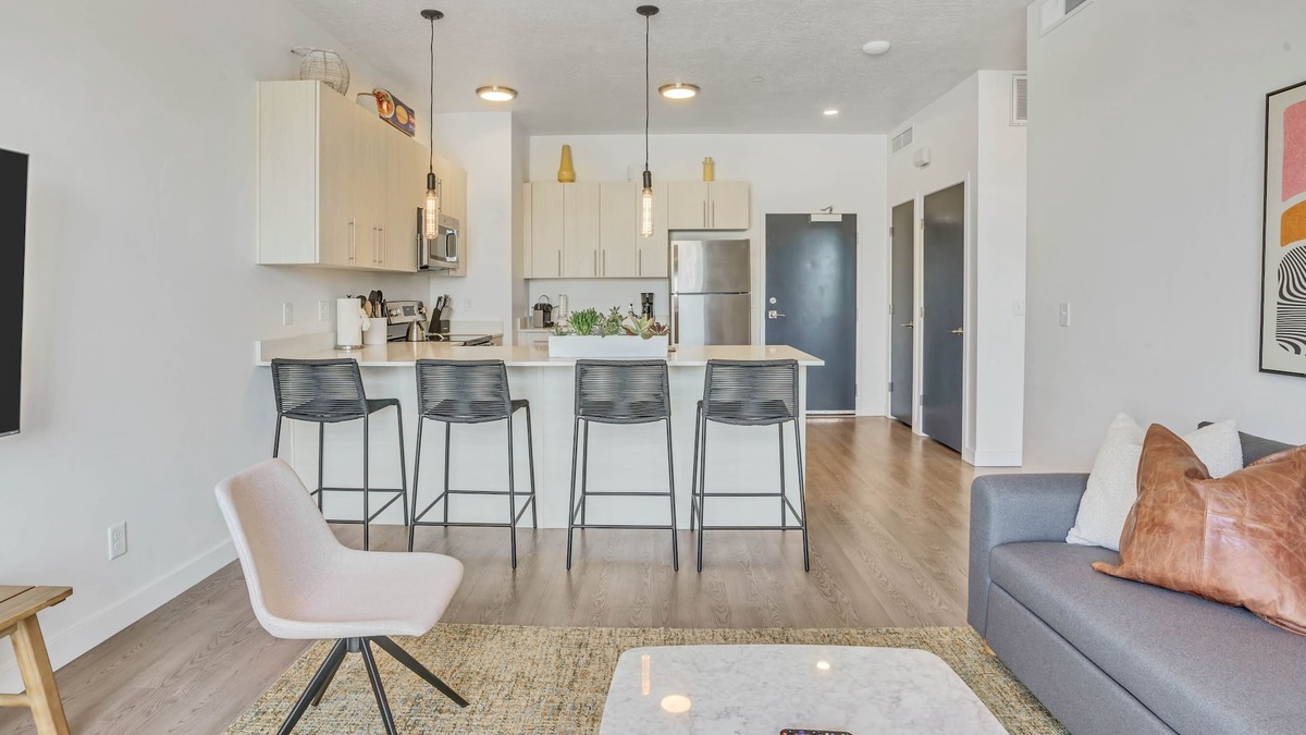 People's Freeway Apartment | Fancy Downtown SLC + CoWorking 1BR/1BA Sleep 4