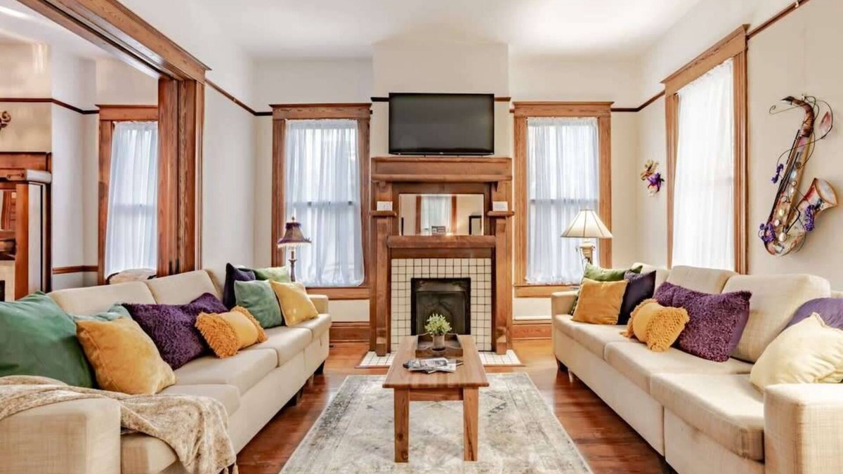 Hannon Park House | Fancy&Foosball! Central Location-Historic Grandeur