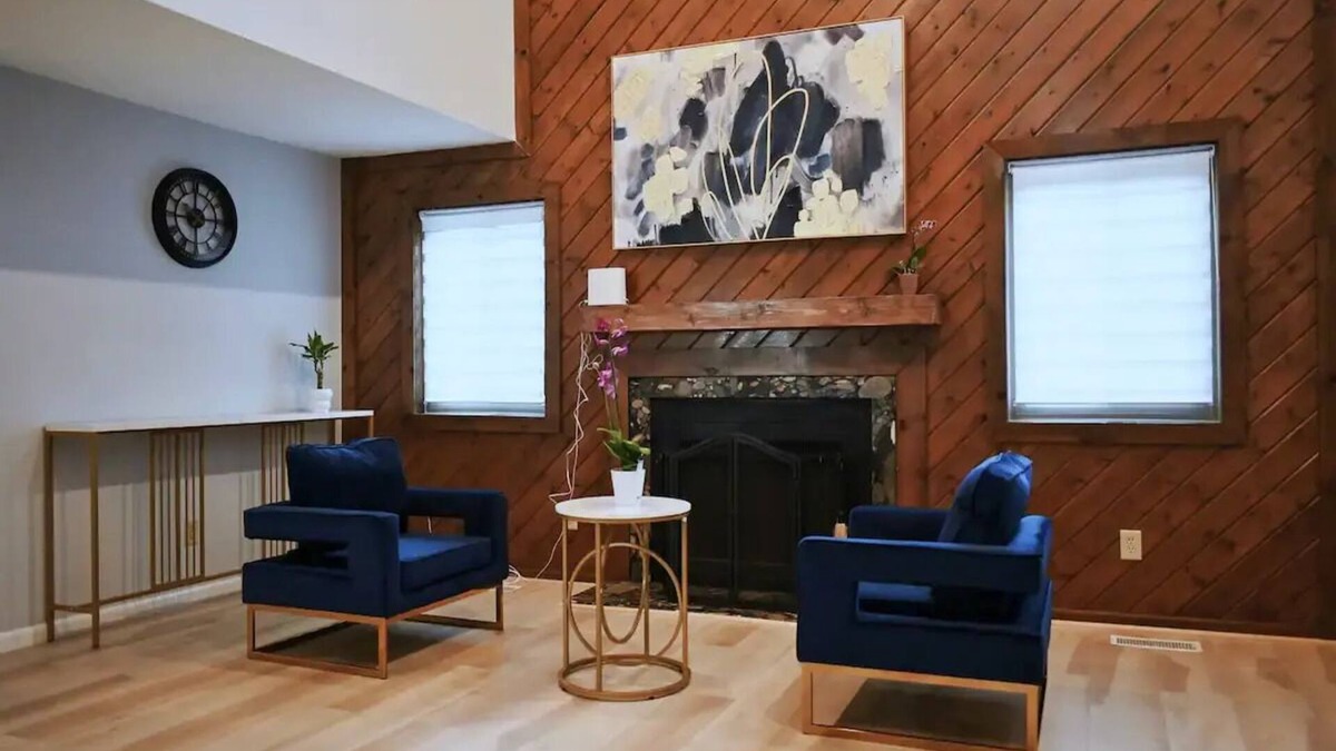 Riverside House | Fancy retreat near Bridge Park: 3BR/2.5BA/2 Car Garage