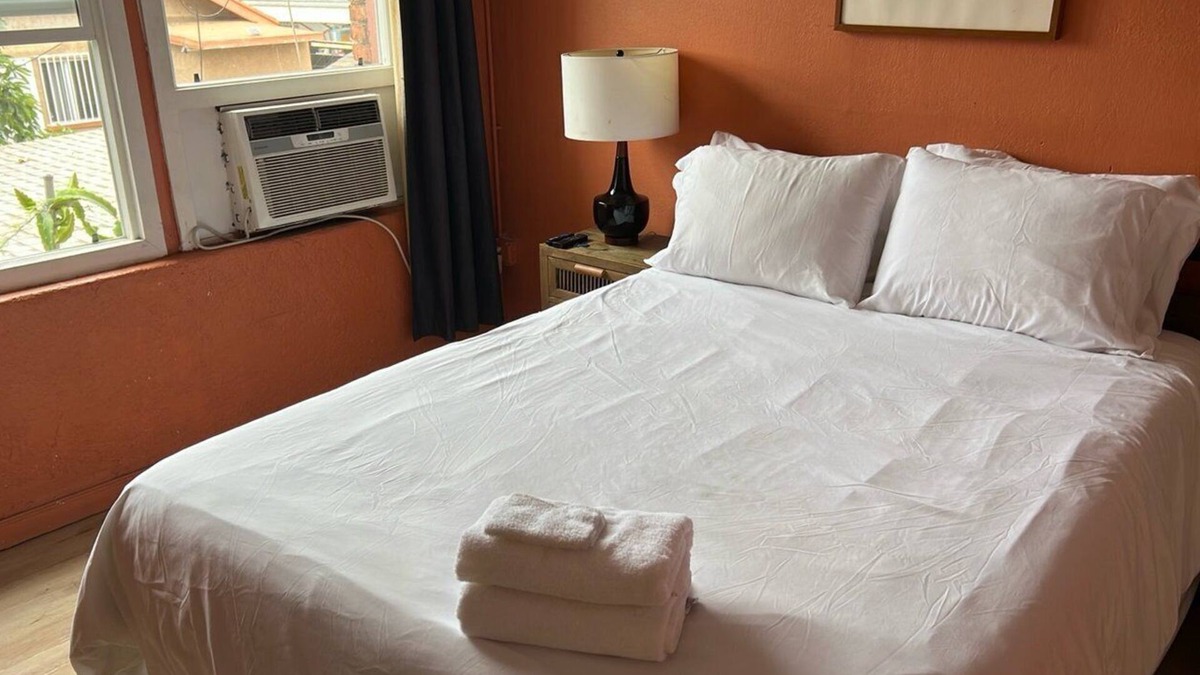 Westlake Apartment | Fancy Studio for 2 in DTLA!