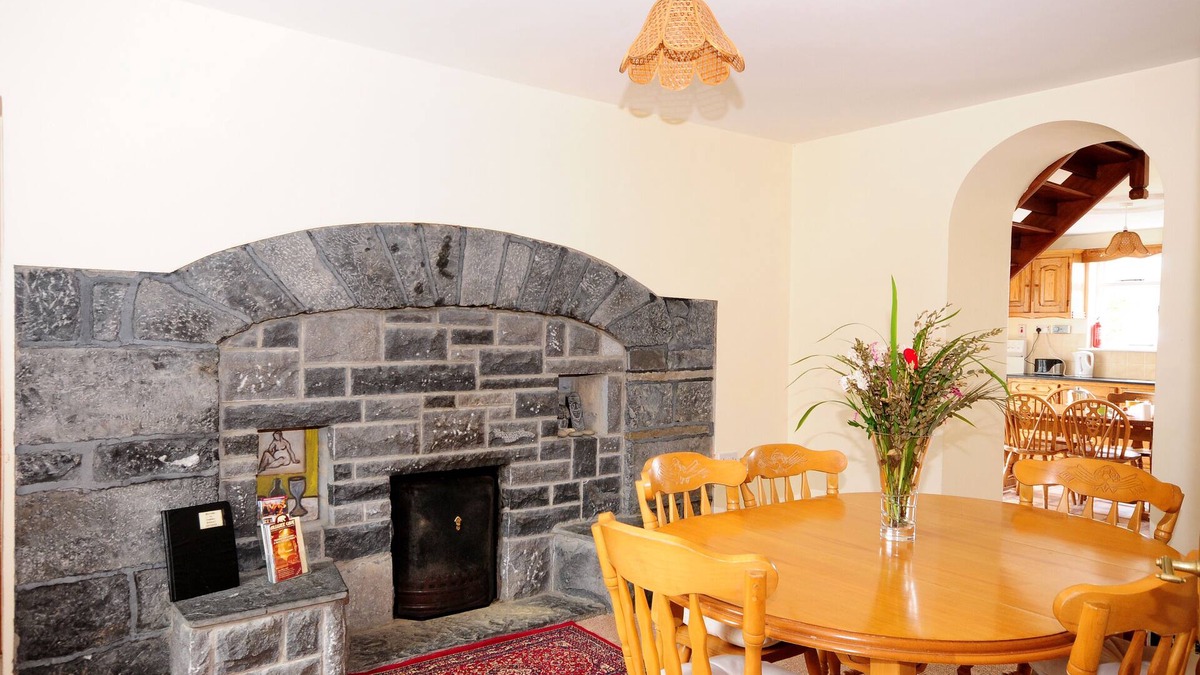 Murroogh House | Fanore Holiday Cottages, Traditional Farmhouse on the Wild Atlantic Way