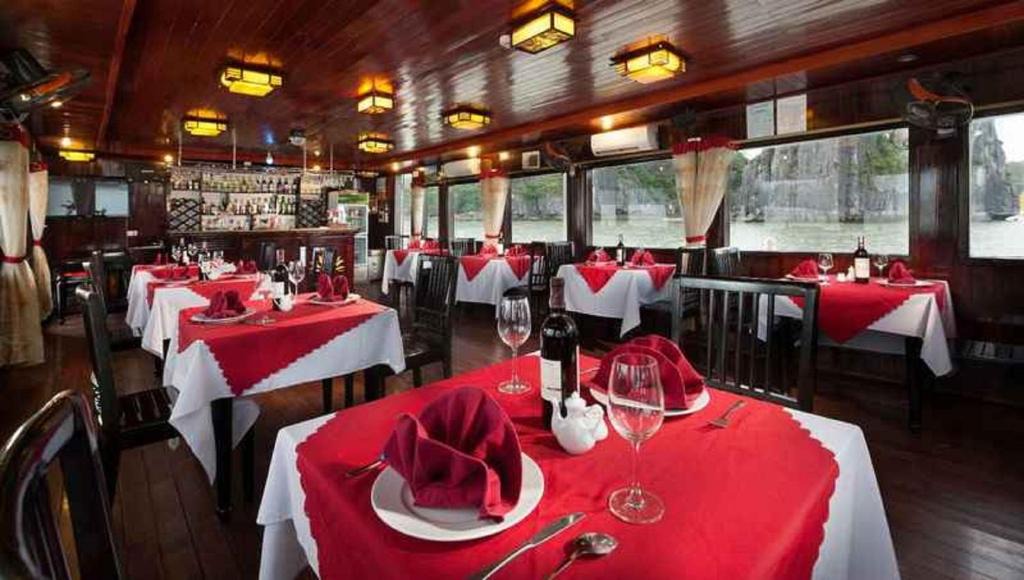 Ha Long Boat Rental | Fantasea Imperial Cruise
