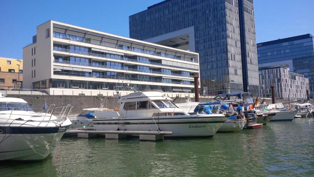 Altstadt-Sued Boat Rental | Fantasie Boot EINHORN