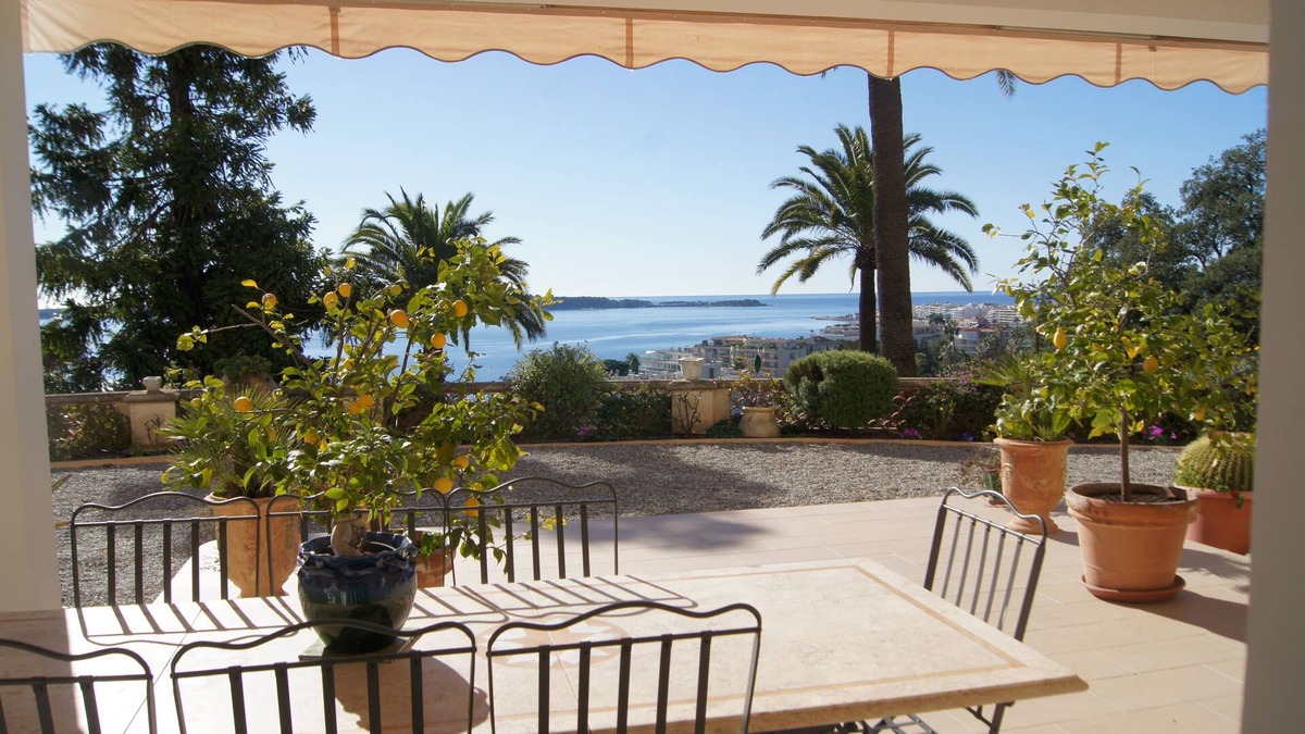 California - Pezou Apartment | Fantastic 180° sea view, charm of bygone days, space and confort