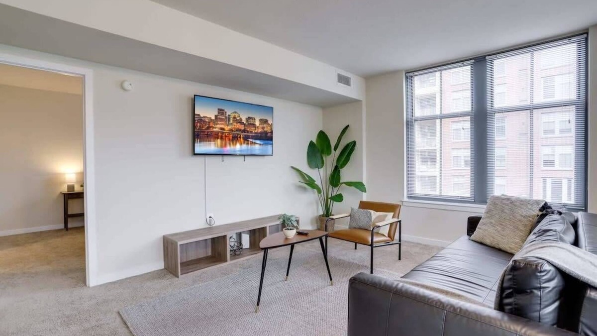 Aurora Highlands Apartment | Fantastic 2/1 BR Apt in Pentagon City
